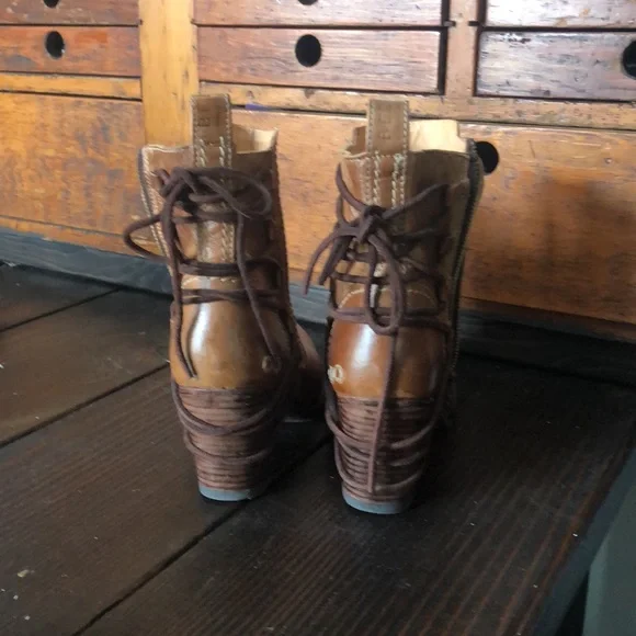 BED | STU “Blaire” Ankle Bootie 100% Leather Heel Tie Detail  SZ 8.5 - Picture 3 of 6